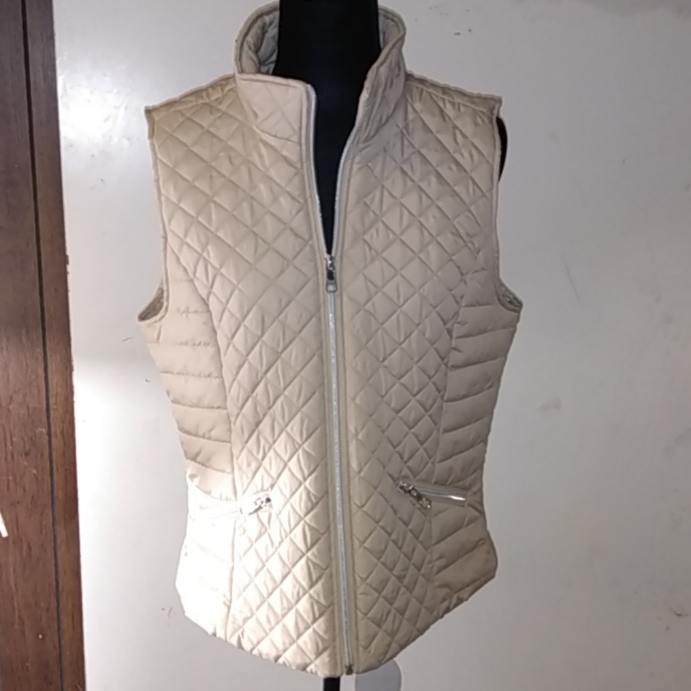 Black rivet tan quilted vest!